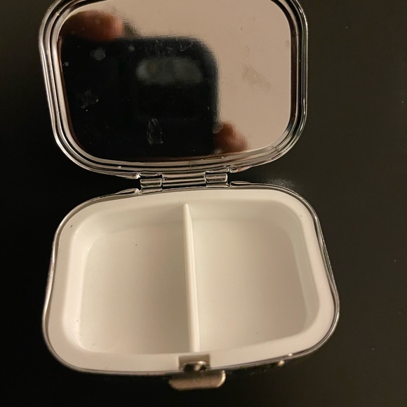 Las Vegas pill box - Picture 2 of 3